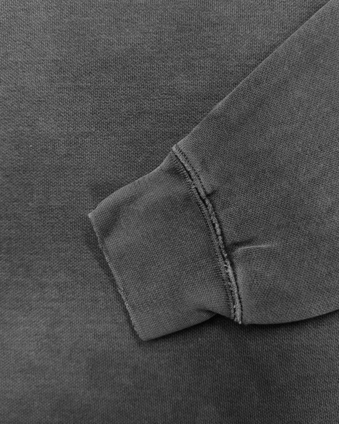 DISTRESSED SWEATSHIRT