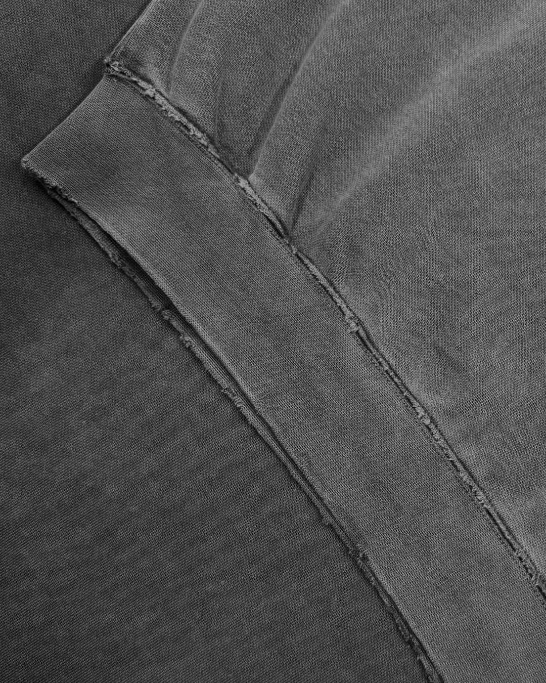 DISTRESSED SWEATSHIRT